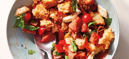 Panzanella met kalkoensalami
