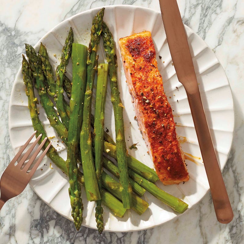 Foto van Zalm en groene asperges van de bakplaat door WW