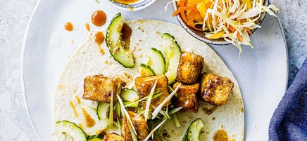 Sticky hoisin tofu wraps