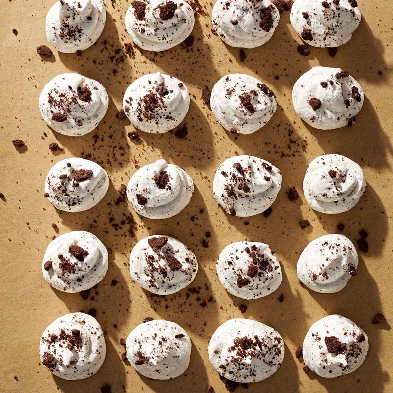 Foto van Stevige meringues met koekkruimels door WW