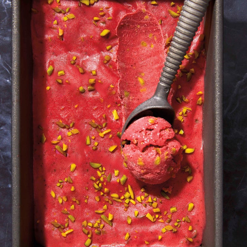 Foto van Nicecream met geroosterde aardbei en pistache door WW