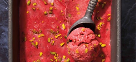 Nicecream met geroosterde aardbei en pistache
