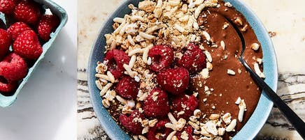 Cocoa almond smoothie bowl