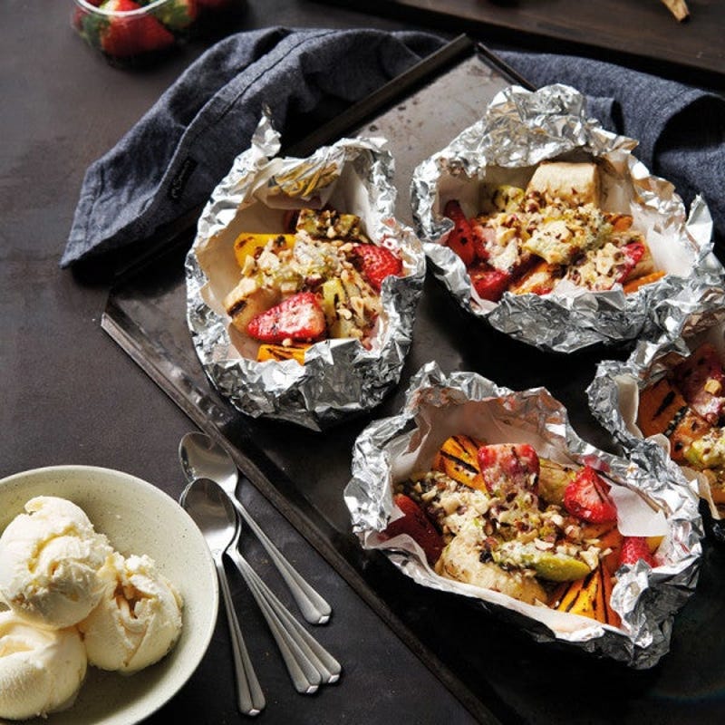 Schoko-Obst-Päckchen mit Vanilleeis