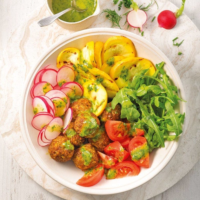 Falafel-Bowl mit Kräuter-Zitronen-Dressing
