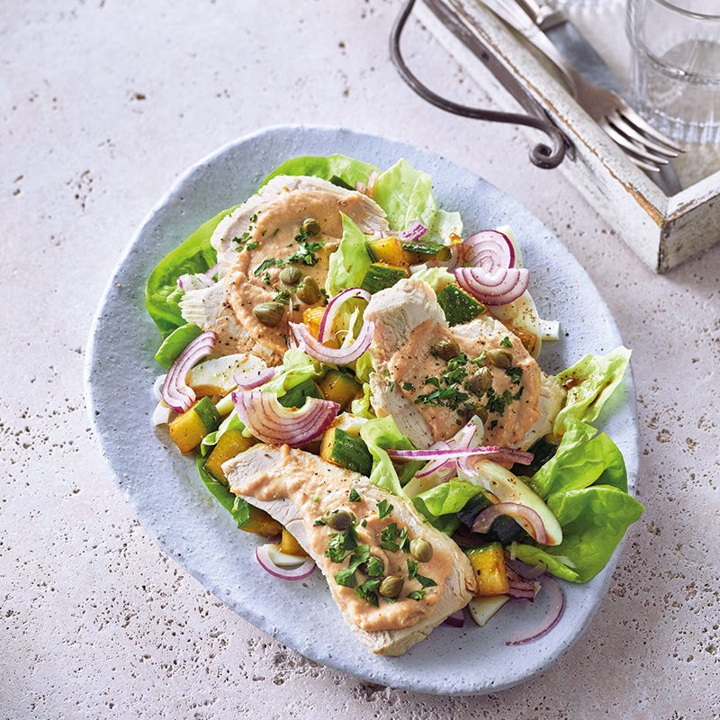 Foto van Kalkoenfilet met tonijncrème op een salade door WW