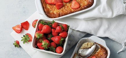 Käsekuchen mit Mandeln und Erdbeeren