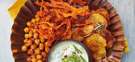 Chips und Kichererbsen aus dem Ofen