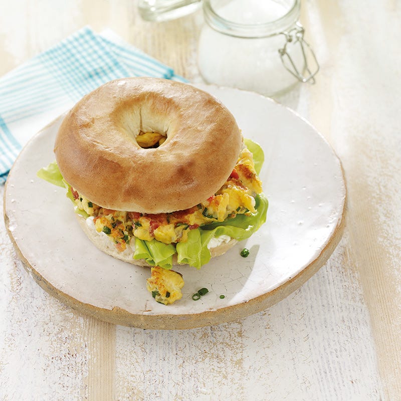 Rühreibagel mit Tomaten
