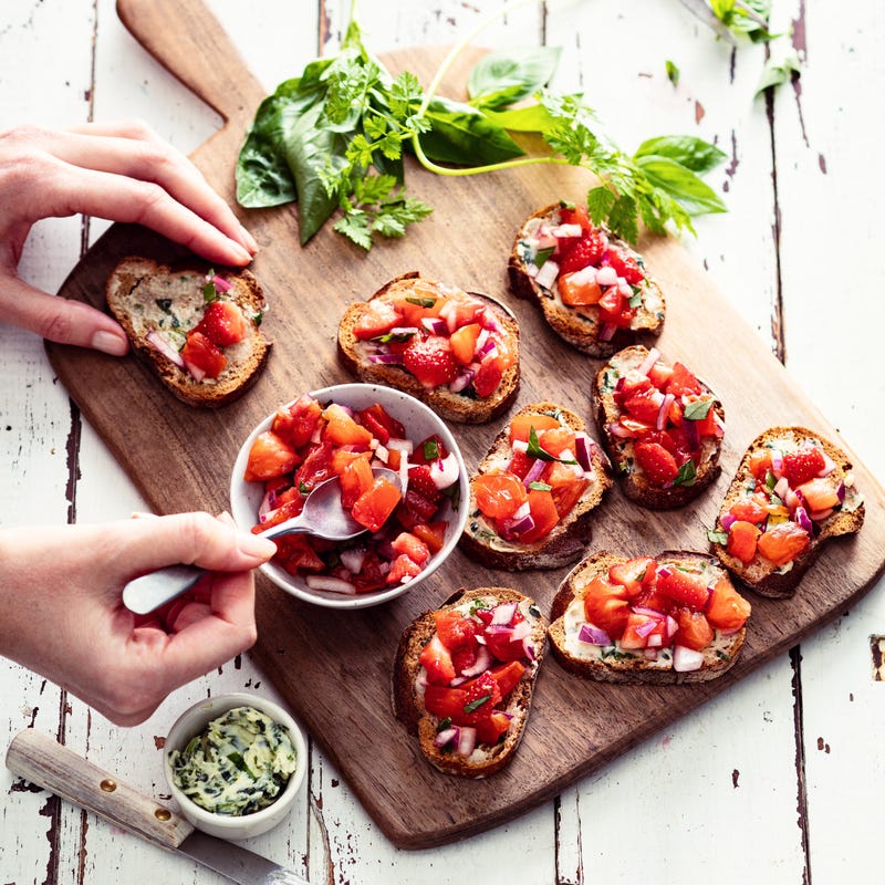 Photo de Crostini écarlate au beurre d’herbes prise par WW