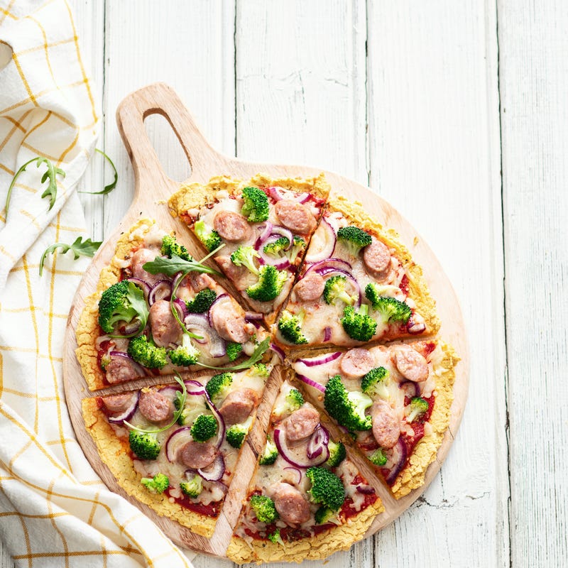 Photo de Pizza de pois chiches, saucisse et brocoli prise par WW