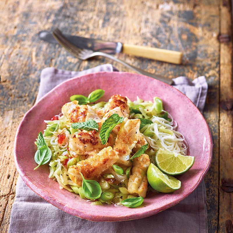 Reisnudelsalat mit gebratenem Tintenfisch