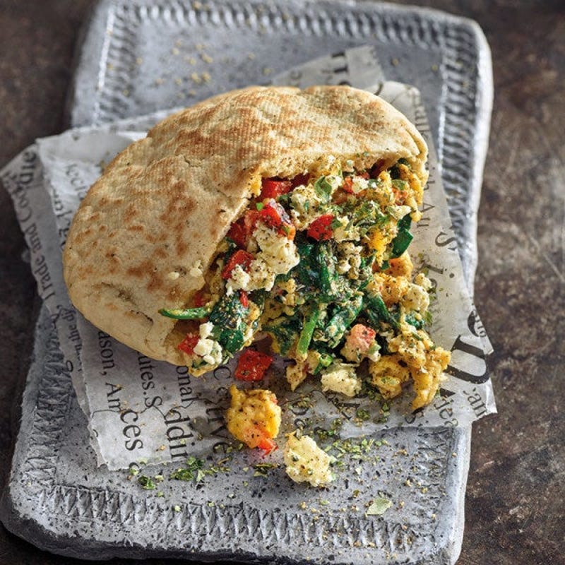 Griechische Pitataschen mit Rührei