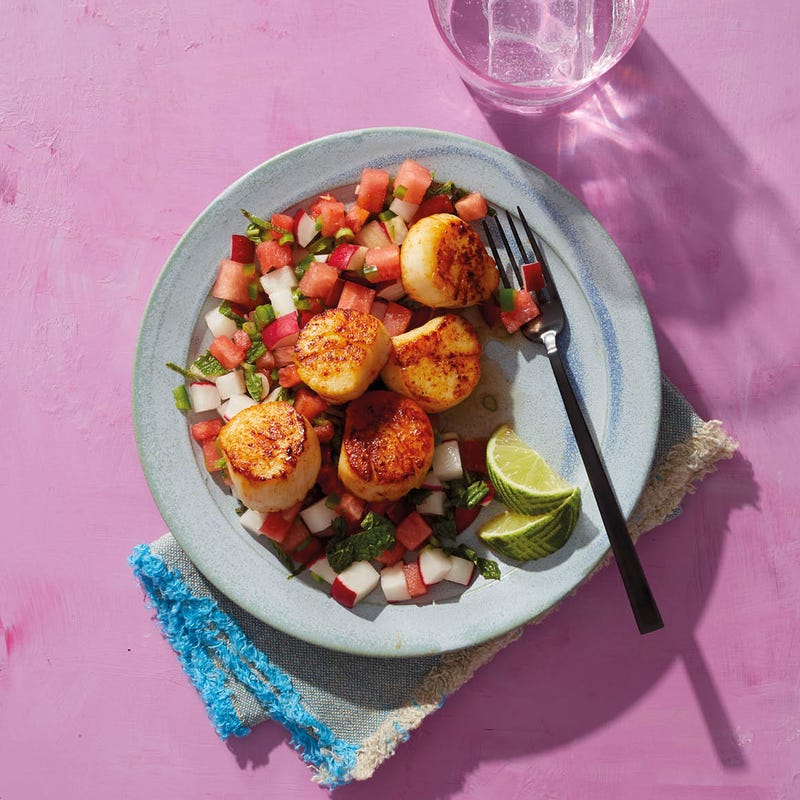 Poêlée de Saint-Jacques et salsa de radis-pastèque