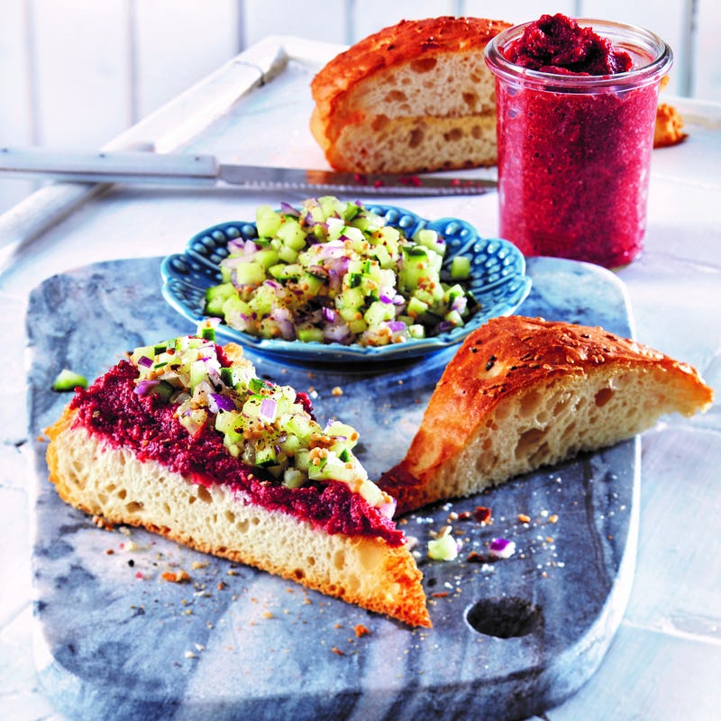 Foto van Bietencrème met Turks brood en komkommerrelish door WW