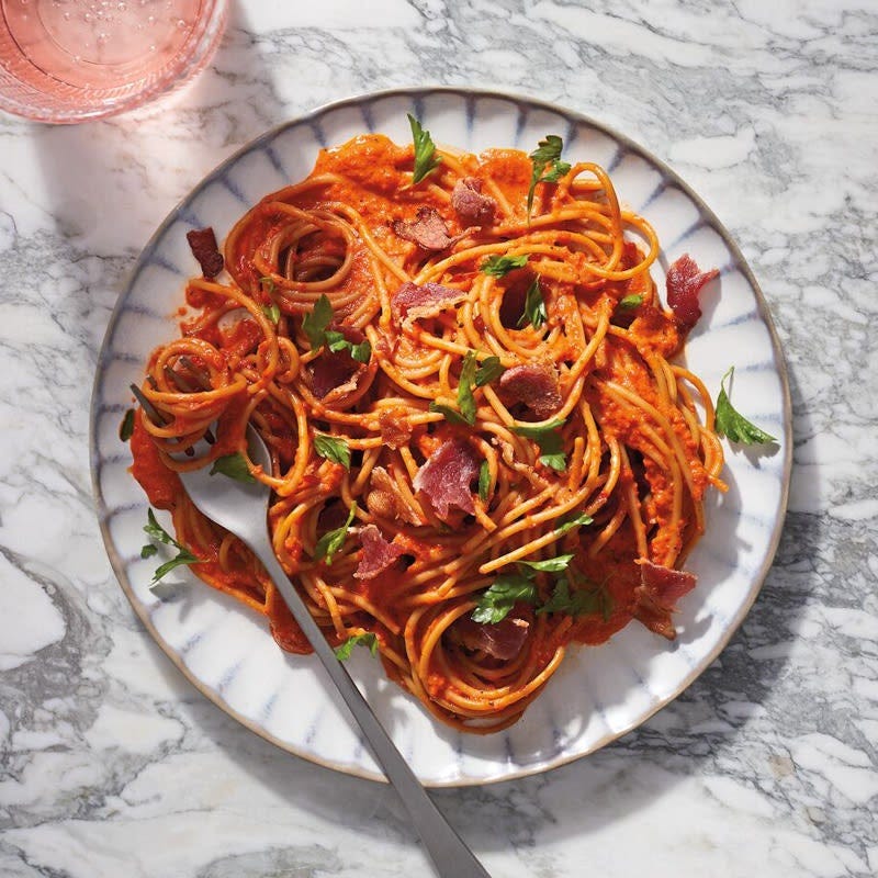 Spaghetti de lentilles sauce tahini poivrons rouges