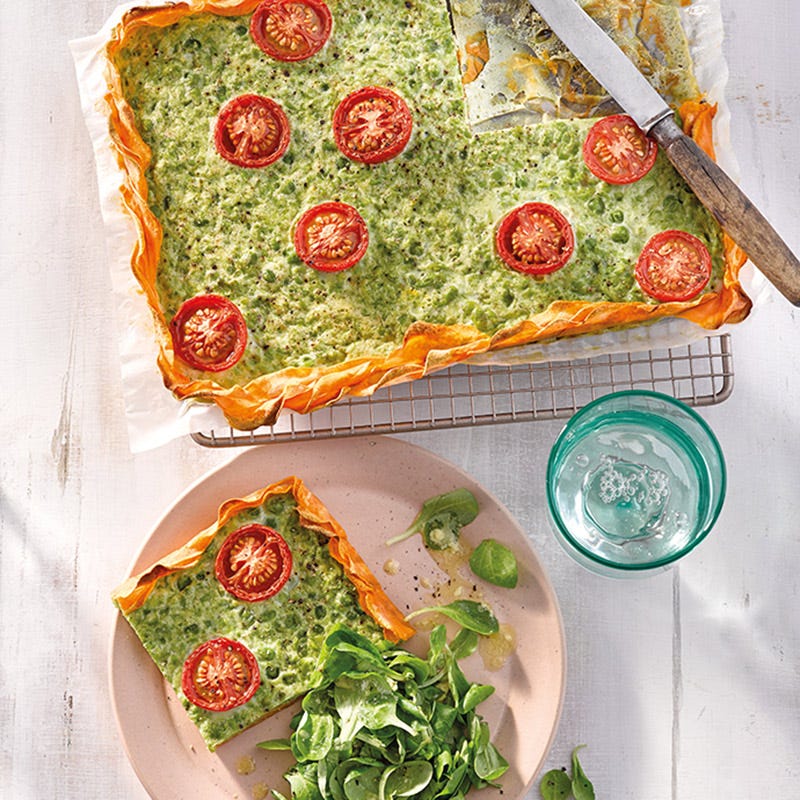 Süßkartoffel-Erbsen-Quiche mit Salat