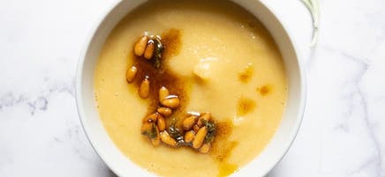 Potage crémeux au chou-fleur et aux pommes