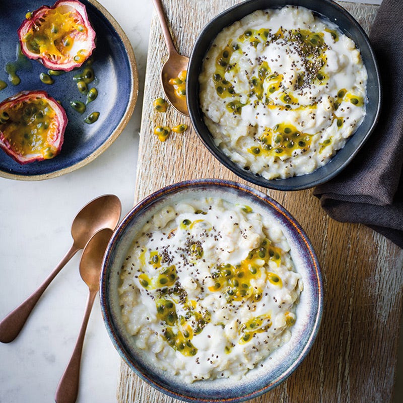 Kokos-Chia-Porridge mit Maracuja