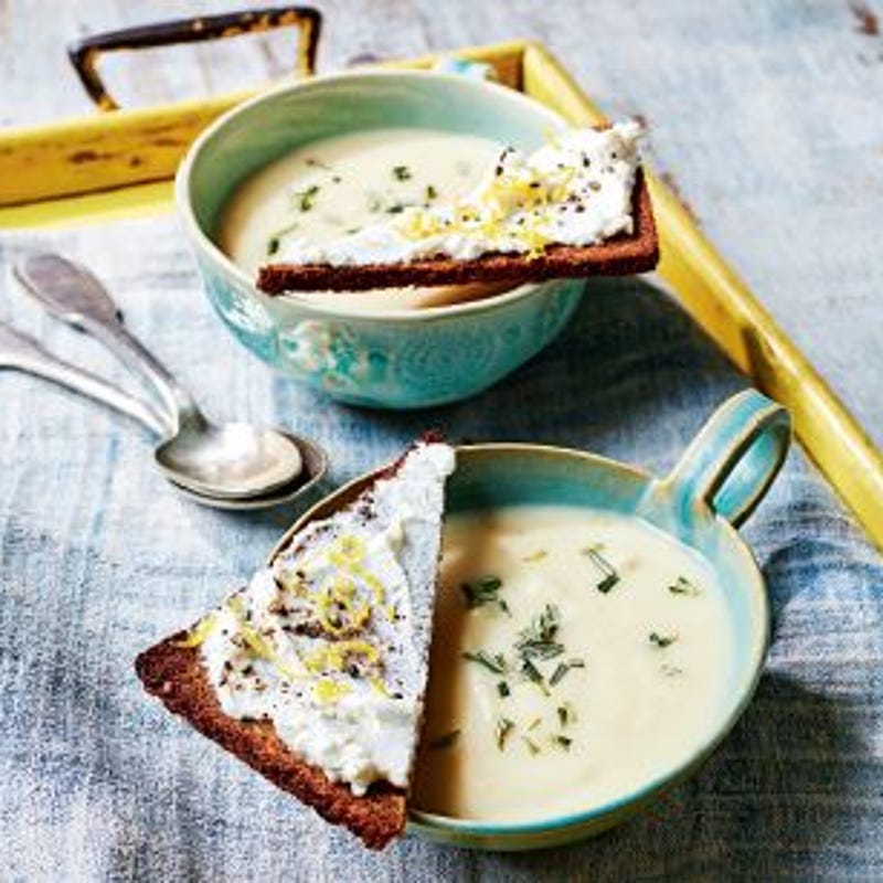 Photo de Soupe de céleri et toast à la ricotta prise par WW