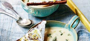 Soupe de céleri et toast à la ricotta