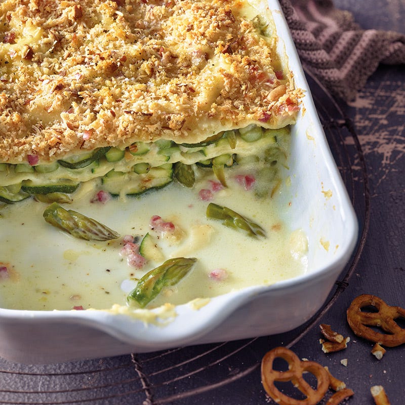 Helle Spargellasagne mit Brezeltopping