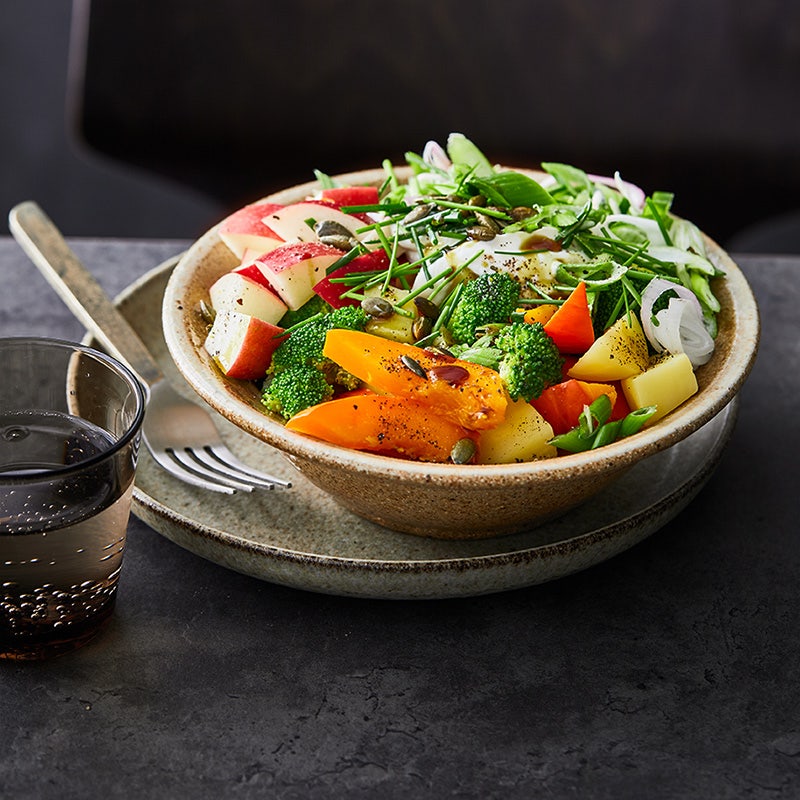 Veggie Bowl mit Kürbiskerndip