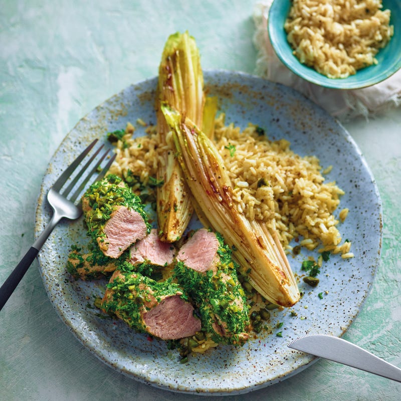 Foto van Lamshaas in een peterseliejasje met gebakken witlof door WW