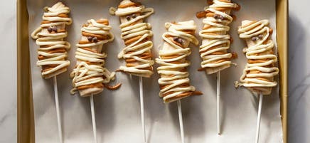White chocolate & peanut butter banana mummy pops