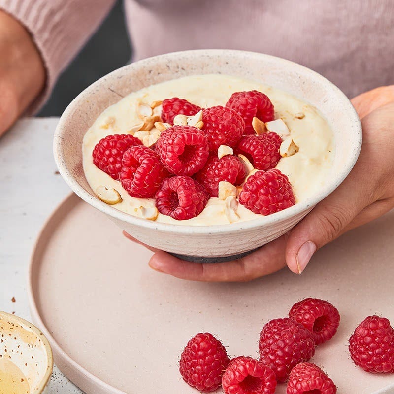 Kaki-Himbeer-Joghurt mit Crunch