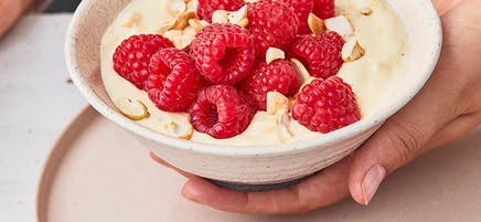 Kaki-Himbeer-Joghurt mit Crunch
