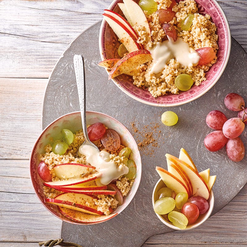 Cremiger Couscous mit Obst und Nussmus
