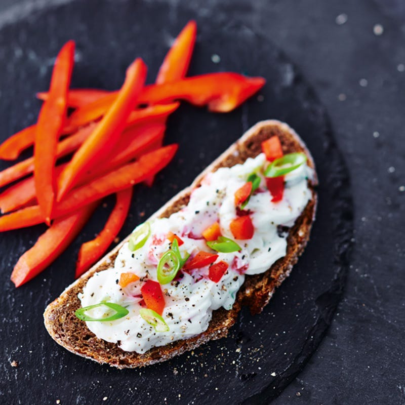 Foto van Roggebrood met paprikaspread door WW