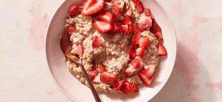 Slow-cooker strawberry steel-cut oats