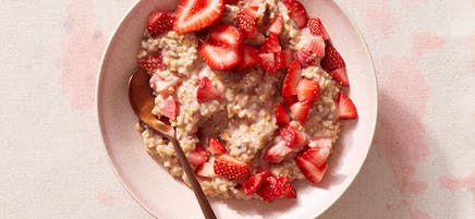 Slow-cooker strawberry steel-cut oats