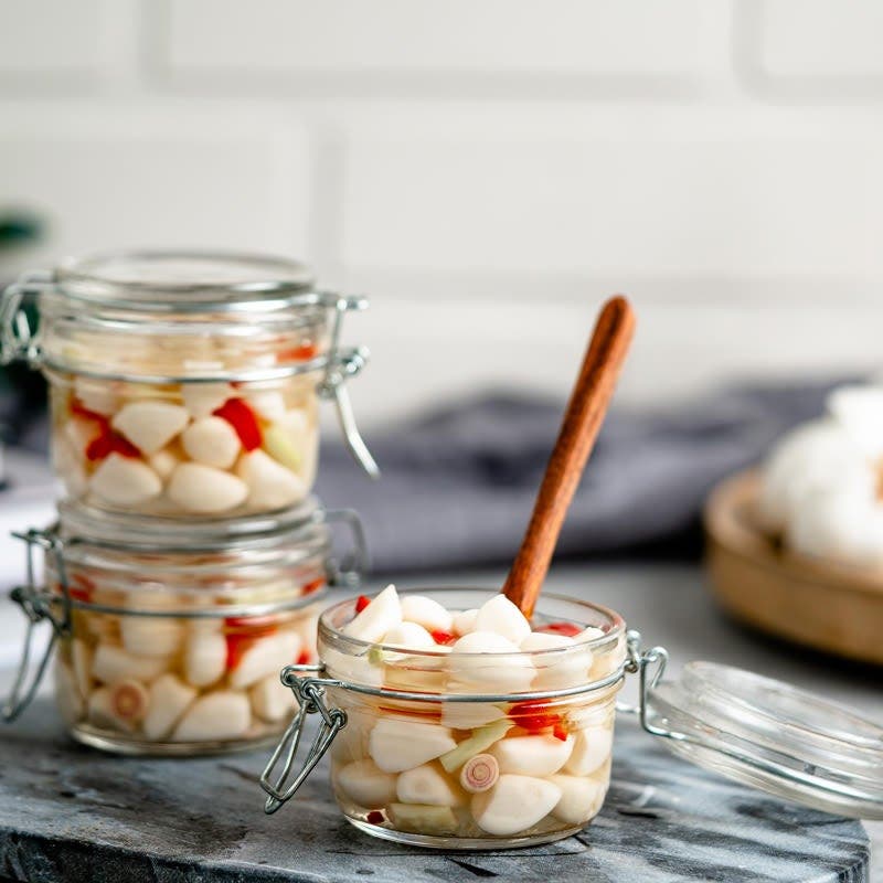 Fermentierter Knoblauch mit Zitronengras, Honig und Chili
