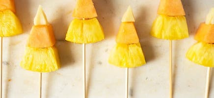 Brochettes de fruits et de fromage