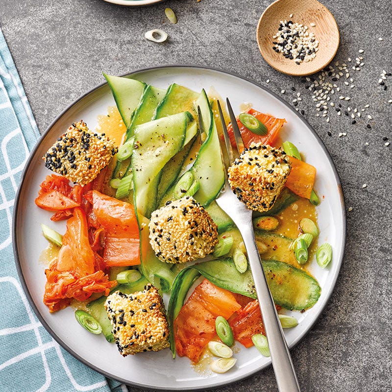 Knuspriger Sesamtofu mit Kimchi