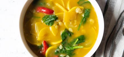 Easy Yellow Squash, Pepper, and Spinach Soup