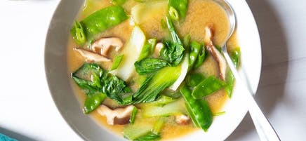 Soupe aux légumes, au gingembre et au miso