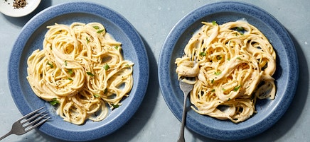 Chickpea spaghetti with cottage cheese Alfredo