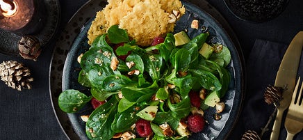 Feldsalat mit Himbeeren und Parmesanchips
