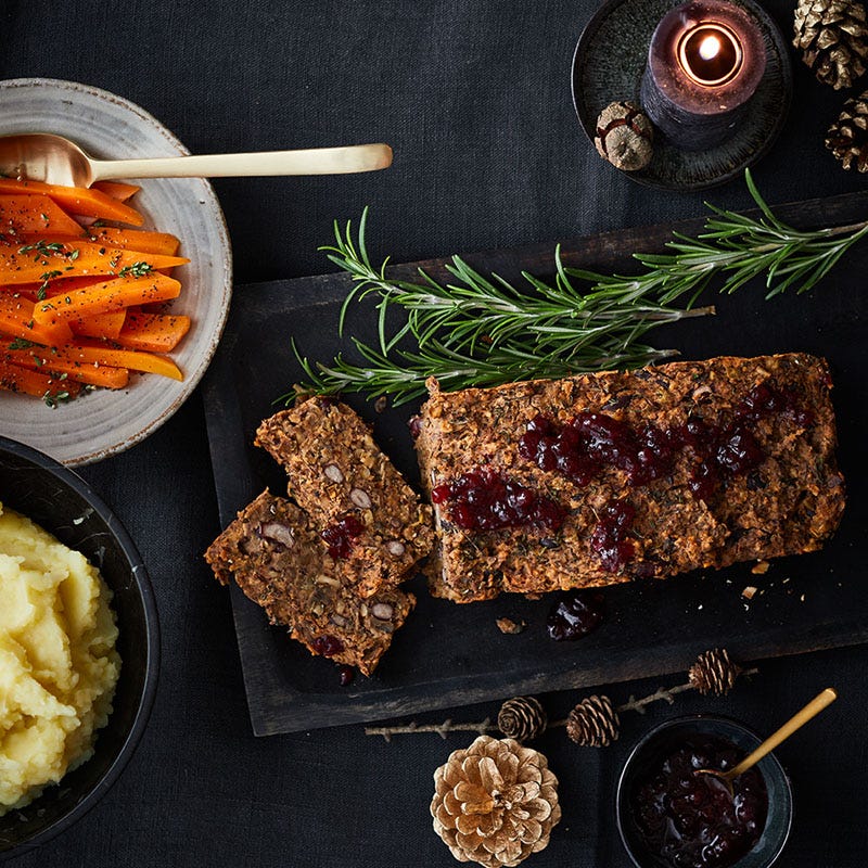 Linsen-Nuss-Braten mit Karotten und Püree