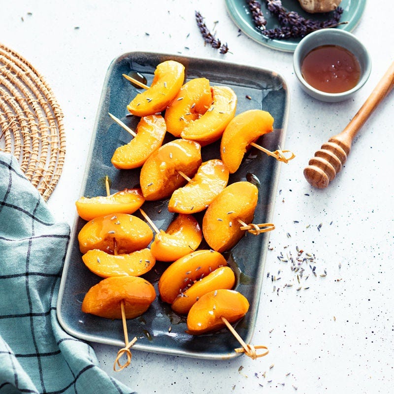 Brochette de pêche et caramel lavande