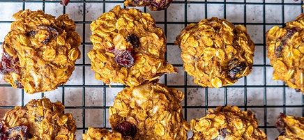 Pumpkin-oat cookies with cranberries