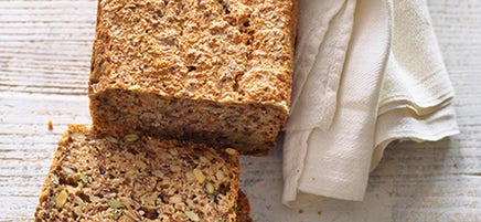 Dinkelbrot mit Körnern