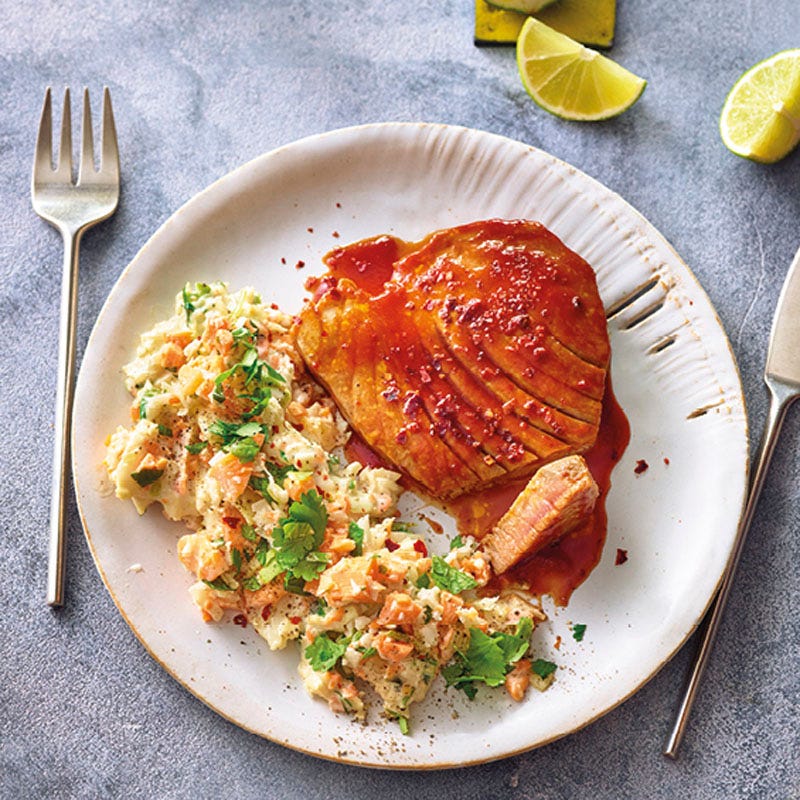 Glasierter Thunfisch mit Gemüseslaw