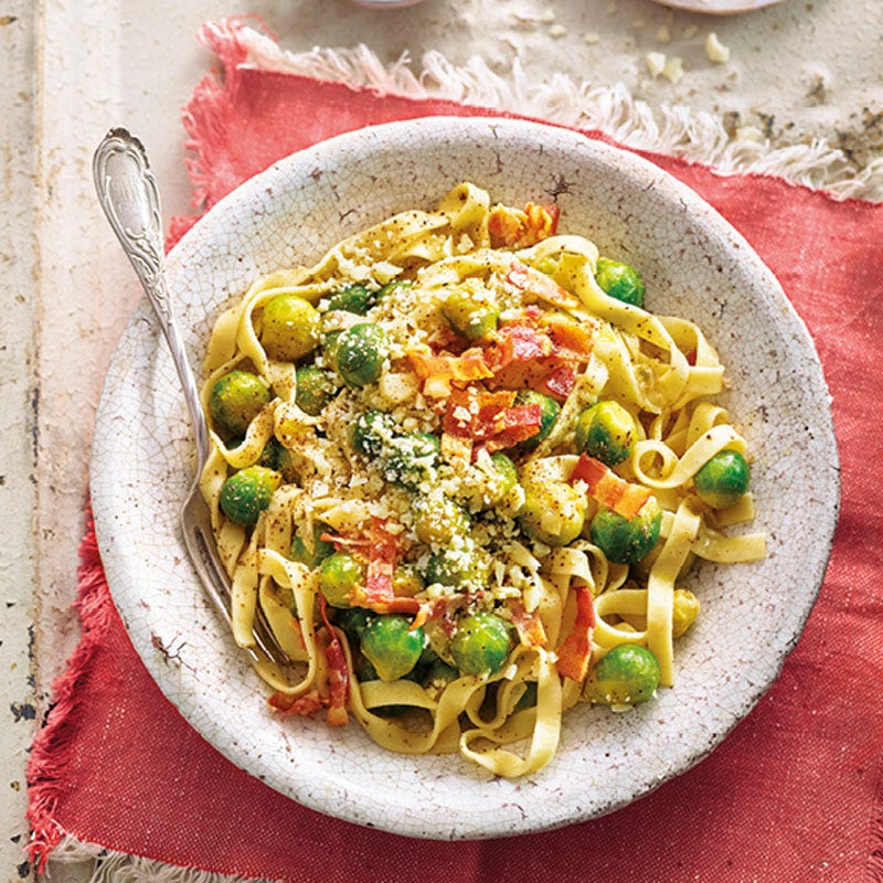 Trüffelpasta mit Rosenkohl und Bacon