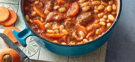 Pittige goulash met witte bonen