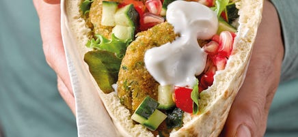 Pitabroodjes met falafel en granaatappel